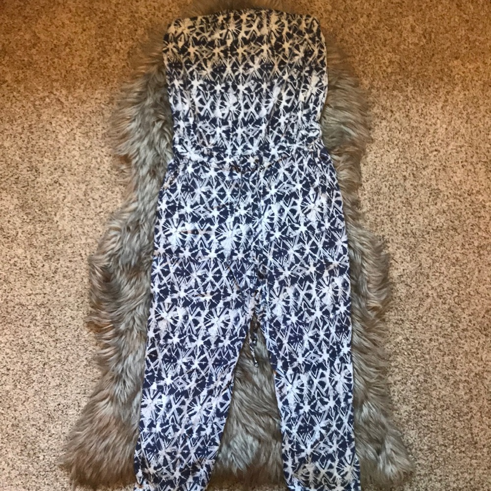 Strapless white and blue jumper